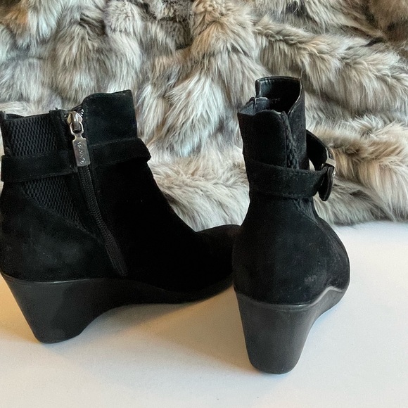 Waterproof Black Suede wedge ankle boot - Picture 6 of 7